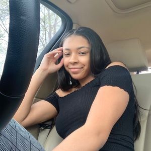 Meet your Posher, Nina